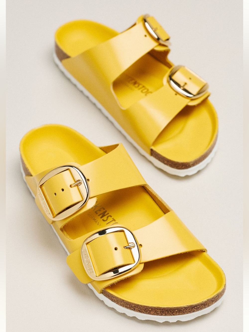 BIRKENSTOCK Arizona Big Buckle High Shine Sandals Leather Patent Ochre EU 37 NEW